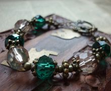 Браслет из бусин