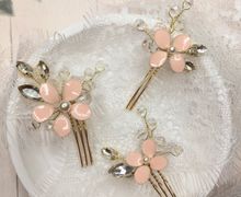 Цветочные гребешки в пудровом цвете