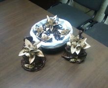 Корзинка с рождественскими звездами и колокольчиками