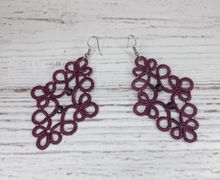 Кружевные серьги в технике фриволите