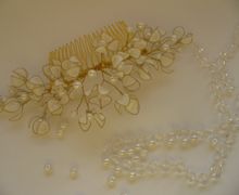 Нежный гребень в прическу