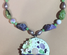 Колье с чароитом