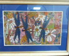 Стрекозы на лугу