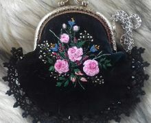 Бархатный кошелек в стиле винтаж с бразильской вышивкой