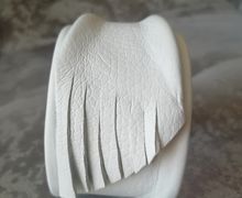 Браслет из натуральной белой кожи Крыло