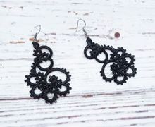 Кружевные серьги в технике фриволите