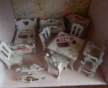 Набор мебели для кукол с декупажем.