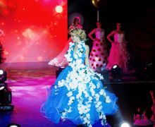 Голубое с орхидеями