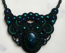 Чёрное изысканное колье из сутажа для торжественных случаев.