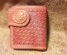 Портмоне из натуральной кожи с тиснением