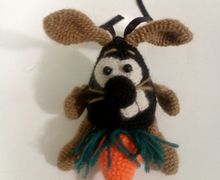 Кролик с морковкой