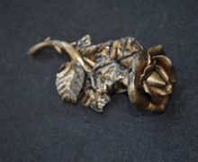 брошь - роза.