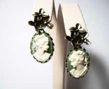 Серьги-гвоздики с камеей