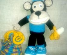 Обезьянка Чунга-чанга с бананом