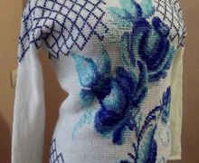 Пуловер с вышивкой "Гжель"