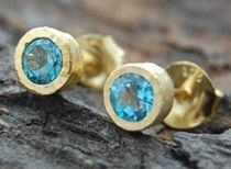 Серьги-гвоздики