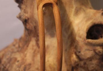 Заколка деревянная резная