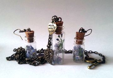 Комплект украшений "Баночки-бутылочки". Серьги и кулон.