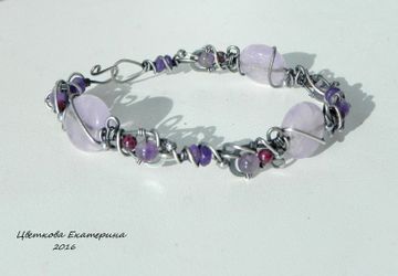 Серебряный браслет с натуральным аметистом и гранатом.