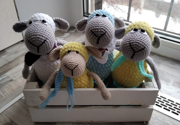 Игрушки ручной работы связаны крючком