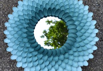 Декоративная рамка «хризантема» для зеркала.