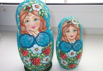 Матрешка " Клубничка'' высота 15см