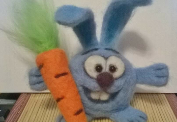 Крош с морковкой.