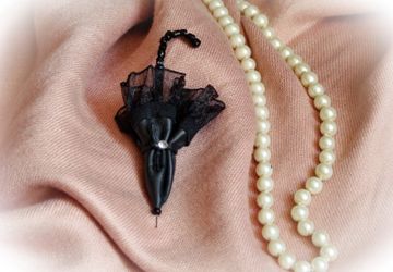 Брошь-зонтик