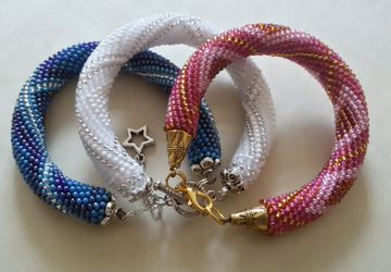 Браслет из бисера