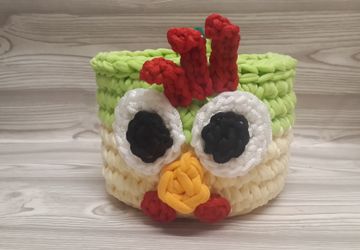 Вязаные корзиночки петушки