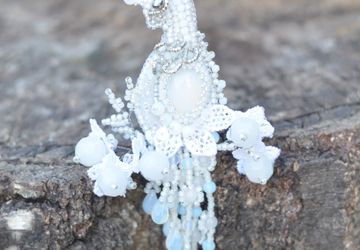 Брошь вышитая бисером, пайетками, кружевом, канителью Лунная птица .Продано!