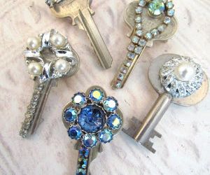 Эксклюзивные кулоны из ключей своими руками.