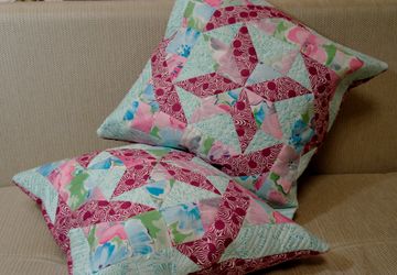 Комплект декоративных диванных подушек "Вертушка"