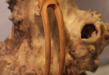 Заколка деревянная резная