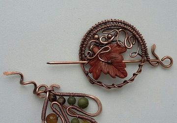 Брошь с нефритами и агатами, брошь с яшмой