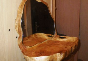 Зеркало с широкой полочкой из нароста на березе