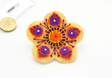 Брошь "Цветочек неземной"