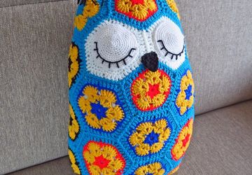 Вязаная подушка Совушка-сплюшка