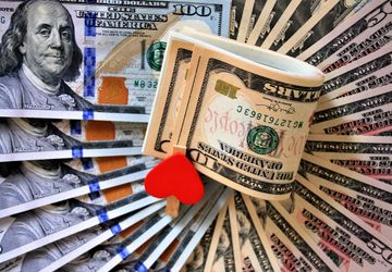 10 способов как оригинально подарить деньги на свадьбу