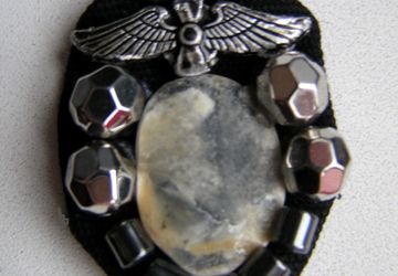 Брошь с перламутром