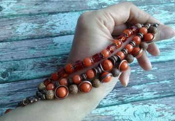 Браслет из камней и бусин "Оранжевое настроение"
