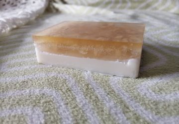 Натуральное мыло с медом и овсяными хлопьями