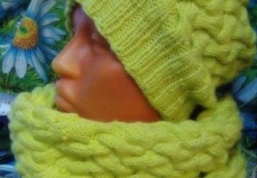 Вязаный комплект шапочка и снуд в один оборот
