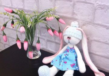 Зайцы амигуруми.