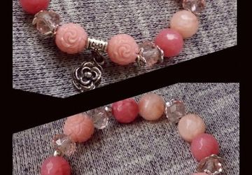 Браслет на двойной резинке с тонированных агатам и хрусталем.