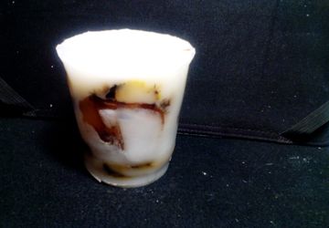 Декоративные свечи с лепестками цветов