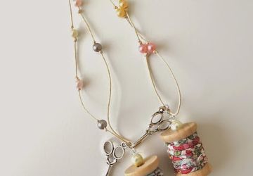 Подвески, брелки из мини катушек.