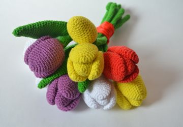 Вязаные тюльпаны крючком