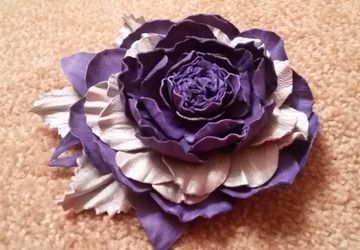 Брошь " Эмилия". Натуральная кожа.