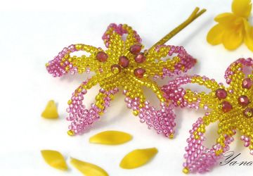 Заколка-невидимка из бисера "Розово-желтые цветы"